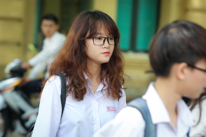 (Ảnh: Minh Sơn/Vietnam+) Ngắm những nữ sinh xinh đẹp trong kỳ thi THPT Quốc gia 2017 ảnh 7