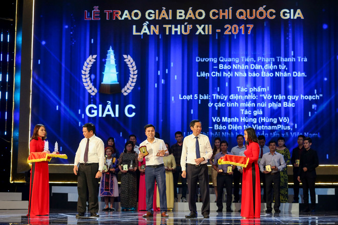 [Photo] Toàn cảnh lễ trao Giải Báo chí quốc gia 2017 ảnh 4