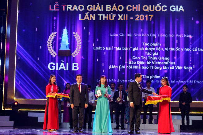 [Photo] Toàn cảnh lễ trao Giải Báo chí quốc gia 2017 ảnh 8