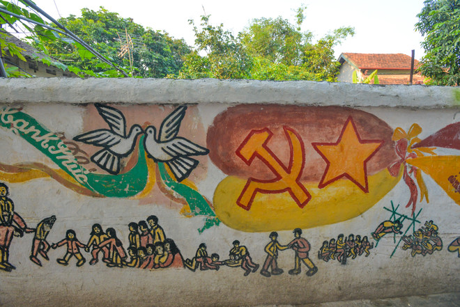 Khám phá những bích họa có một không hai trong con ngõ nhỏ Hà Nội ảnh 11