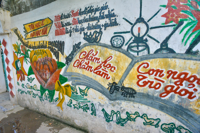 Khám phá những bích họa có một không hai trong con ngõ nhỏ Hà Nội ảnh 9