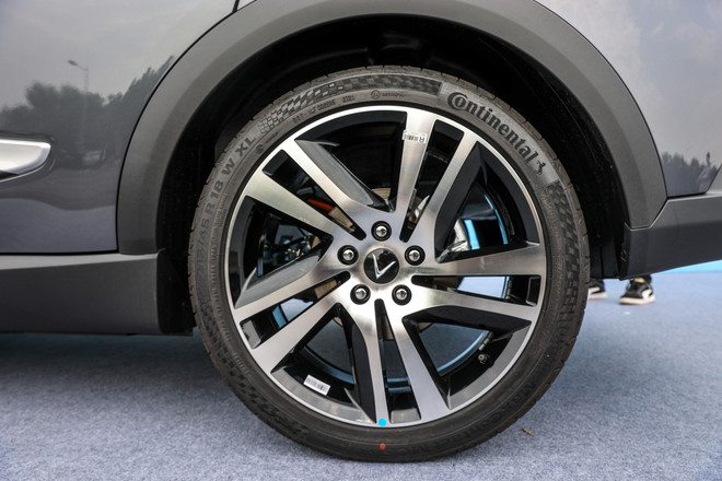 Chi tiết mẫu ôtô điện VinFast VF e34 mới bàn giao cho người dùng Việt ảnh 10