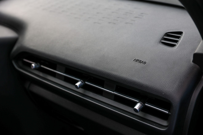 Chi tiết mẫu ôtô điện VinFast VF e34 mới bàn giao cho người dùng Việt ảnh 17