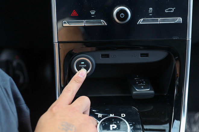 Chi tiết mẫu ôtô điện VinFast VF e34 mới bàn giao cho người dùng Việt ảnh 21