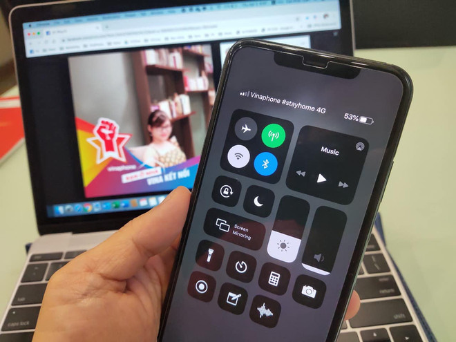 Nhà mạng gửi thông điệp 'Hãy ở nhà' tới điện thoại của người dùng ảnh 1