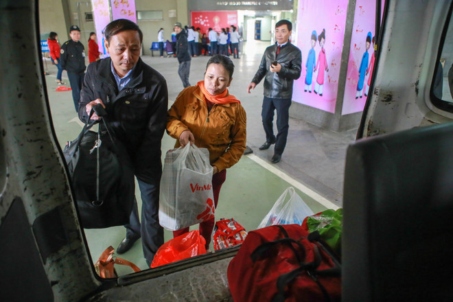 Xúc động chuyến xe cuối năm chở bệnh nhi về quê ăn Tết ảnh 7