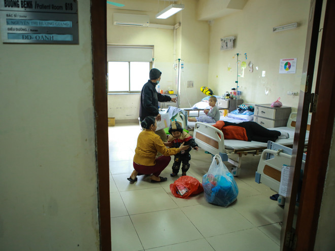 Xúc động chuyến xe cuối năm chở bệnh nhi về quê ăn Tết ảnh 2