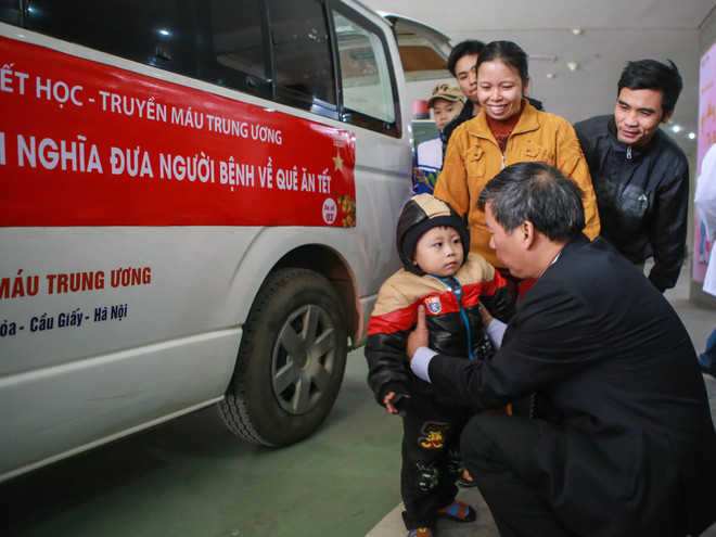 Xúc động chuyến xe cuối năm chở bệnh nhi về quê ăn Tết ảnh 11