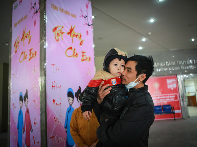 Xúc động chuyến xe cuối năm chở bệnh nhi về quê ăn Tết ảnh 4