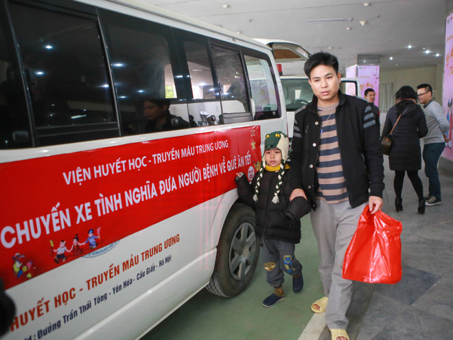 Xúc động chuyến xe cuối năm chở bệnh nhi về quê ăn Tết ảnh 10
