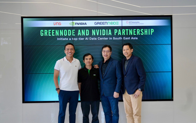 Ông Lê Hồng Minh (VNG), ông Nguyễn Lê Thành (GreenNode, VNG Digital Business), ông Dennis Ang (NVIDIA) và ông Lionel Yeo (STT GDC) tại sự kiện khai trương trung tâm xử lý dữ liệu AI quy mô lớn tại Thái Lan. (Ảnh: VNG) Ảnh 1 (1).jpg