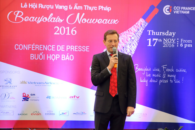 Đại sứ Pháp tại Việt Nam Lễ hội vang tươi Beaujolais Nouveau giới thiệu lễ hội truyền thống Beaujolais Nouveau. (Ảnh: Minh Sơn/Vietnam+) Lễ hội rượu vang Beaujolais Nouveau lần thứ 2 trở lại Hà Nội ảnh 1