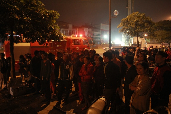 Hà Nội: Chợ Cầu Diễn "bốc hỏa" giữa đêm, có thể do chập điện ảnh 3