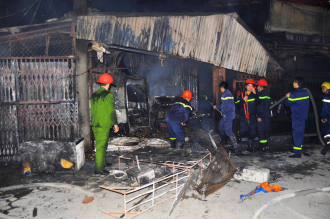 Hà Nội: Chợ Cầu Diễn "bốc hỏa" giữa đêm, có thể do chập điện ảnh 4