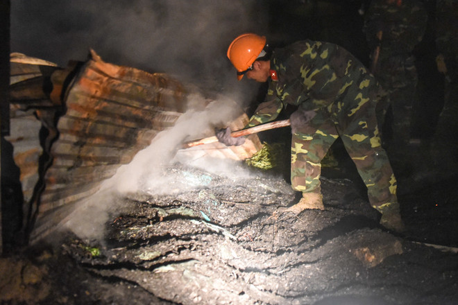 Hà Nội: Người dân Dương Nội náo loạn vì cháy xưởng gỗ lớn ảnh 3