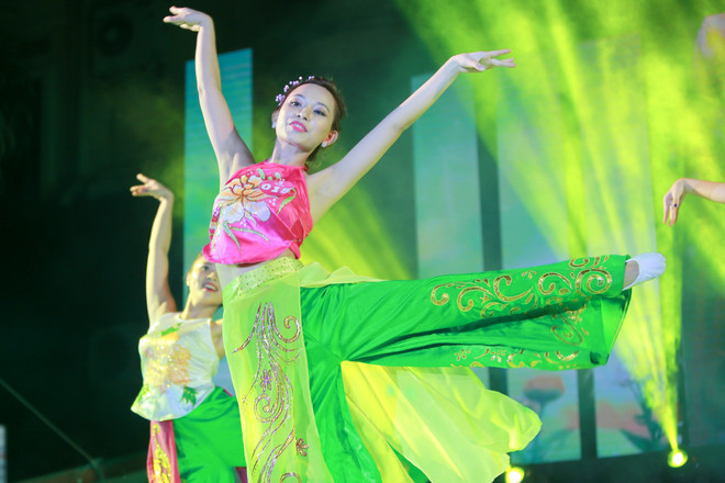 Nam thanh nữ tú trường Phương Đông rạng ngời đêm chung kết hoa khôi ảnh 8