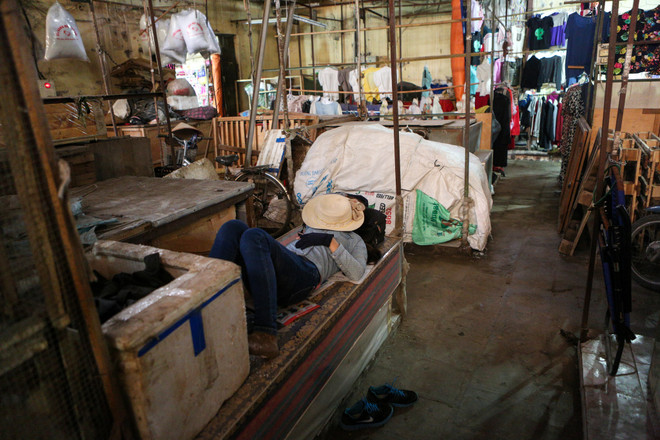 Hà Nội: Chợ Ngã Tư Sở ế ẩm, tiểu thương "sống dở chết dở" ảnh 10