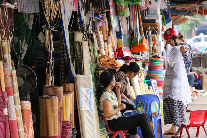 Hà Nội: Chợ Ngã Tư Sở ế ẩm, tiểu thương "sống dở chết dở" ảnh 4