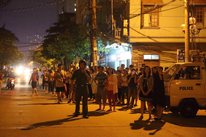 [Photo] Cháy lớn ở Hà Đông, một gara ôtô bị thiêu rụi ảnh 9