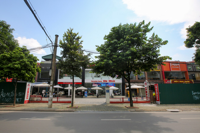 Hàng quán vẫn nhộn nhịp đón khách sau lệnh cưỡng chế mương Nghĩa Đô ảnh 14