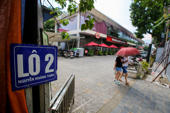 Hàng quán vẫn nhộn nhịp đón khách sau lệnh cưỡng chế mương Nghĩa Đô ảnh 8