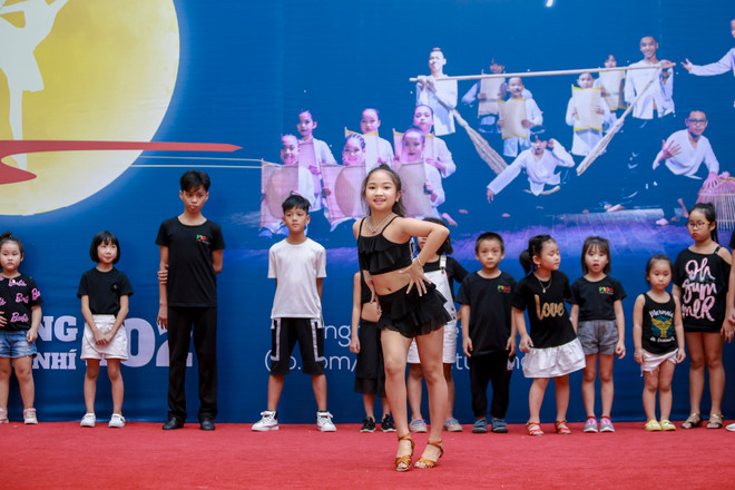 300 bạn nhỏ tham gia tuyển chọn vở đại vũ kịch "Sắc màu tuổi thơ" ảnh 9