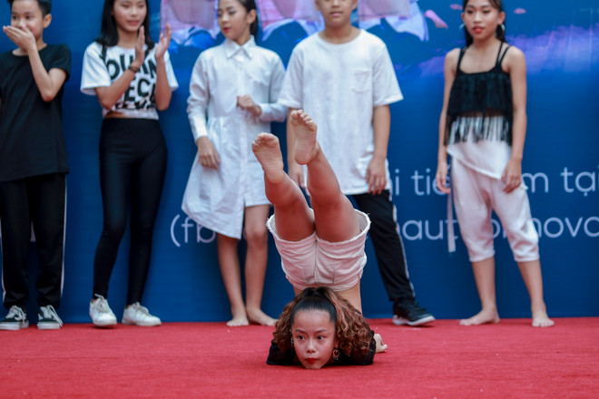 300 bạn nhỏ tham gia tuyển chọn vở đại vũ kịch "Sắc màu tuổi thơ" ảnh 10