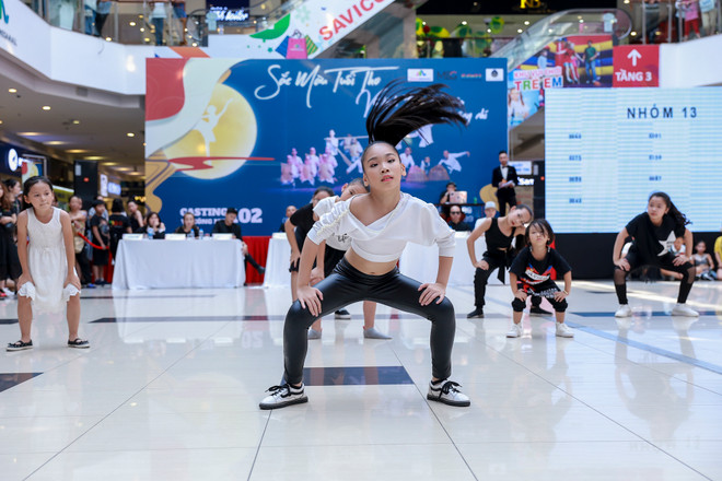 300 bạn nhỏ tham gia tuyển chọn vở đại vũ kịch "Sắc màu tuổi thơ" ảnh 4