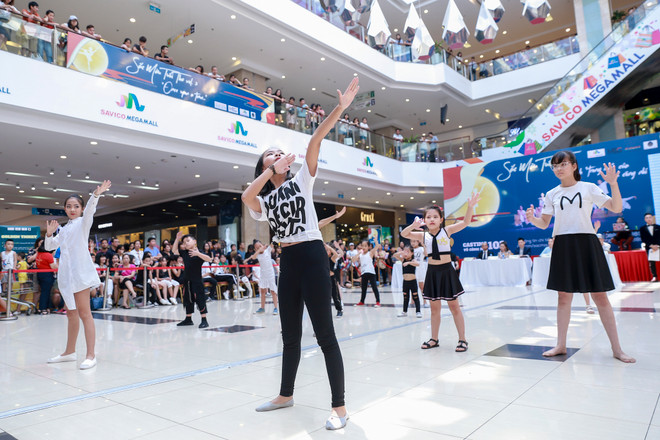 300 bạn nhỏ tham gia tuyển chọn vở đại vũ kịch "Sắc màu tuổi thơ" ảnh 3