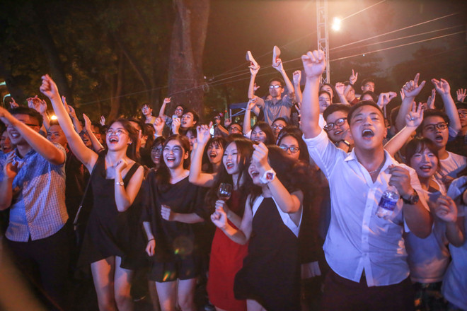 Học sinh Chu Văn An nhận thẻ cử tri trong ngày Lễ trưởng thành ảnh 14