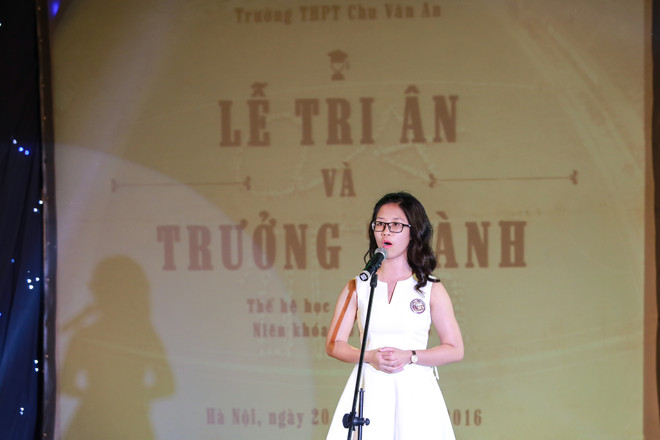 Học sinh Chu Văn An nhận thẻ cử tri trong ngày Lễ trưởng thành ảnh 4