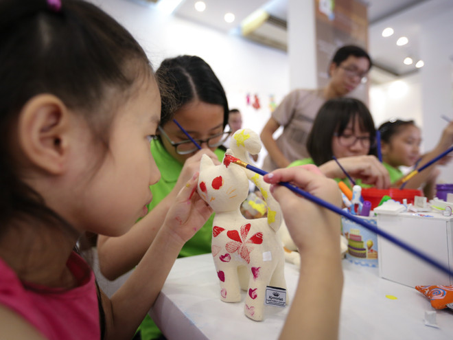 Trẻ em Hà Nội trải nghiệm thử thách đi xe lăn của người khuyết tật ảnh 10