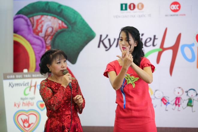 Trẻ em Hà Nội trải nghiệm thử thách đi xe lăn của người khuyết tật ảnh 6