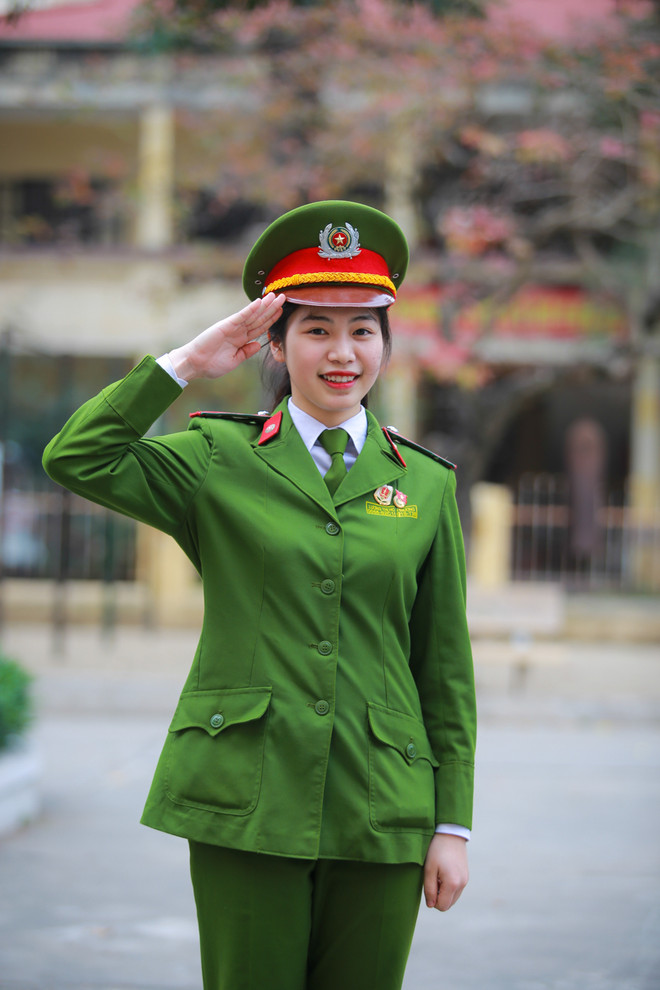 [Photo] Gặp gỡ nữ sinh cảnh sát bay người kẹp cổ 3 thanh niên ảnh 2