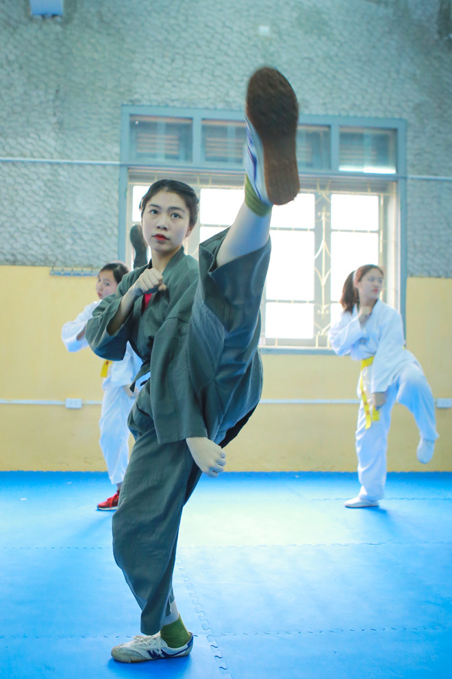 [Photo] Gặp gỡ nữ sinh cảnh sát bay người kẹp cổ 3 thanh niên ảnh 10