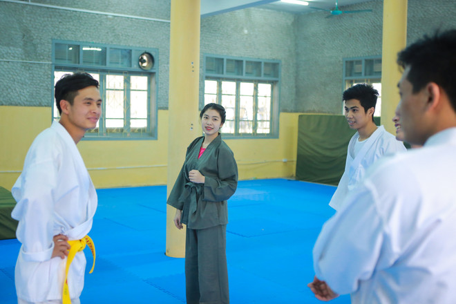 [Photo] Gặp gỡ nữ sinh cảnh sát bay người kẹp cổ 3 thanh niên ảnh 8