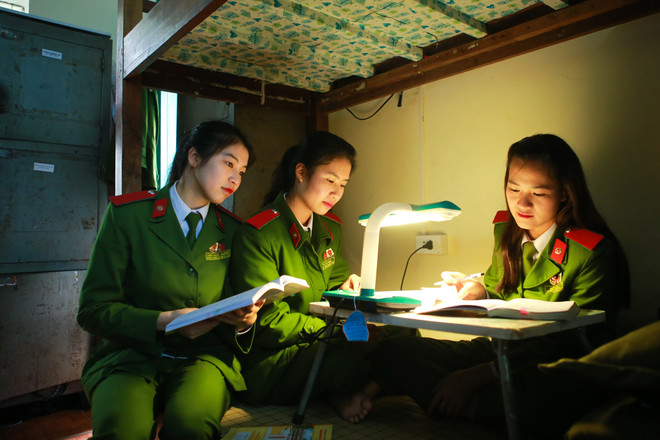 [Photo] Gặp gỡ nữ sinh cảnh sát bay người kẹp cổ 3 thanh niên ảnh 15