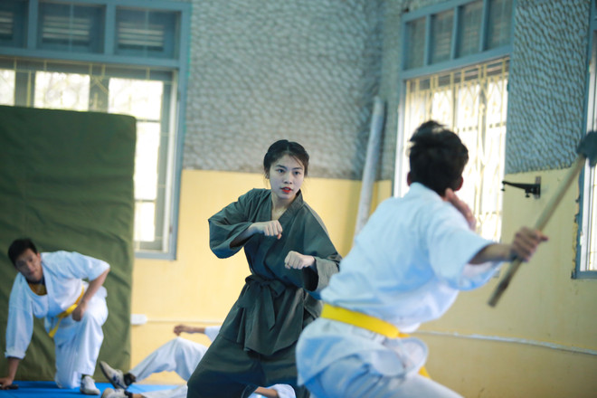 [Photo] Gặp gỡ nữ sinh cảnh sát bay người kẹp cổ 3 thanh niên ảnh 11