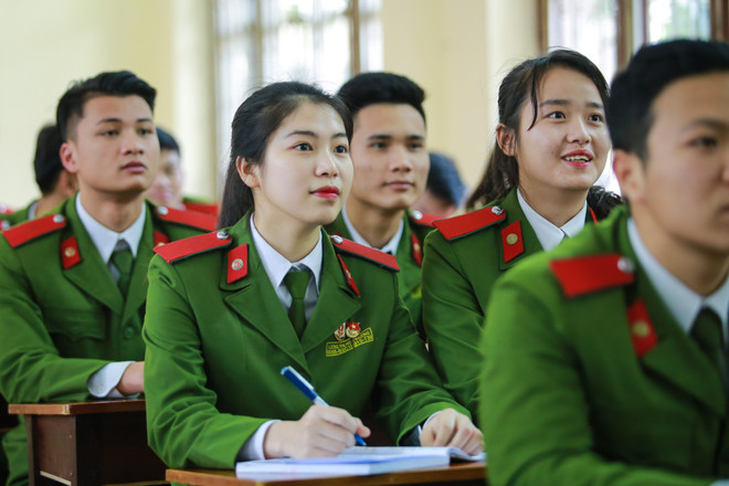 [Photo] Gặp gỡ nữ sinh cảnh sát bay người kẹp cổ 3 thanh niên ảnh 5