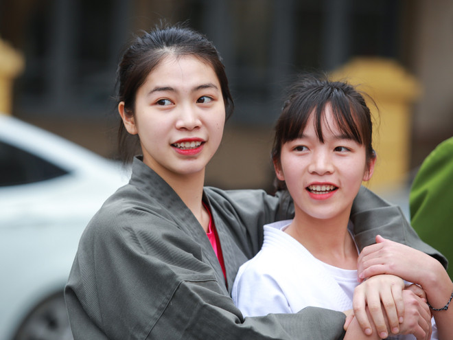 [Photo] Gặp gỡ nữ sinh cảnh sát bay người kẹp cổ 3 thanh niên ảnh 7