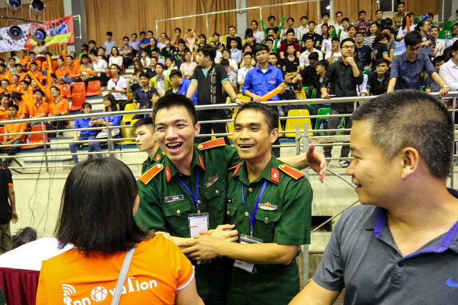 Lộ diện quán quân chiến thắng cuộc thi điều khiển xe không người lái ảnh 16