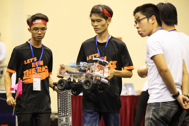 Lộ diện quán quân chiến thắng cuộc thi điều khiển xe không người lái ảnh 14