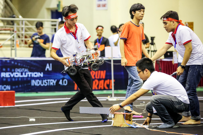 Lộ diện quán quân chiến thắng cuộc thi điều khiển xe không người lái ảnh 13