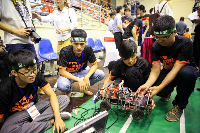 Lộ diện quán quân chiến thắng cuộc thi điều khiển xe không người lái ảnh 3