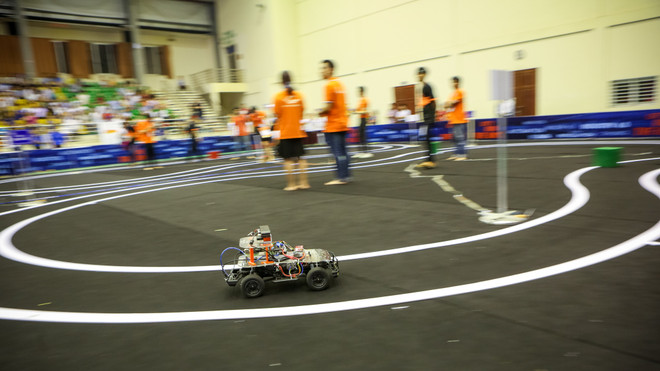 Lộ diện quán quân chiến thắng cuộc thi điều khiển xe không người lái ảnh 12