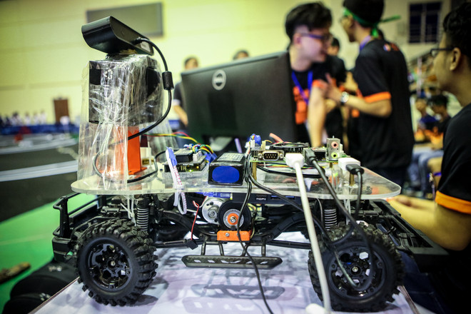 Lộ diện quán quân chiến thắng cuộc thi điều khiển xe không người lái ảnh 7