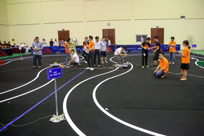 Lộ diện quán quân chiến thắng cuộc thi điều khiển xe không người lái ảnh 9