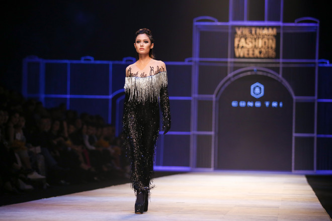 Công Trí gây "choáng" với bộ sưu tập mở màn Tuần lễ thời trang 2016 ảnh 1