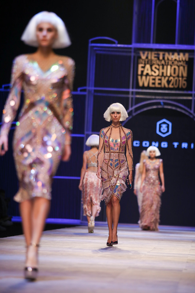Công Trí gây "choáng" với bộ sưu tập mở màn Tuần lễ thời trang 2016 ảnh 5