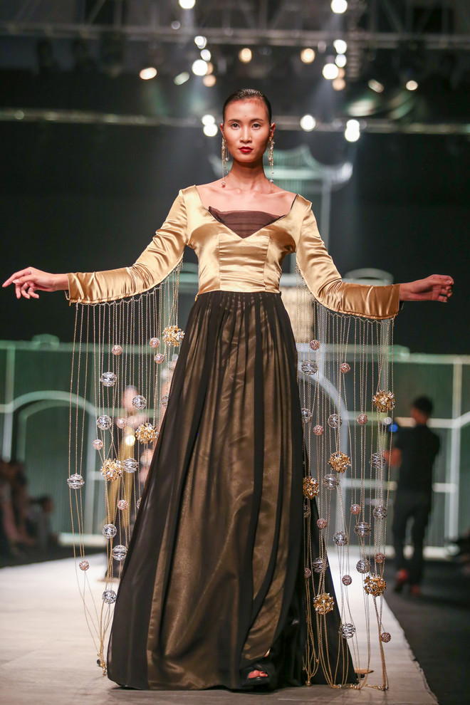 Ca sỹ Tóc Tiên quyến rũ với bộ sưu tập trang sức "Tôi yêu Việt Nam" ảnh 18